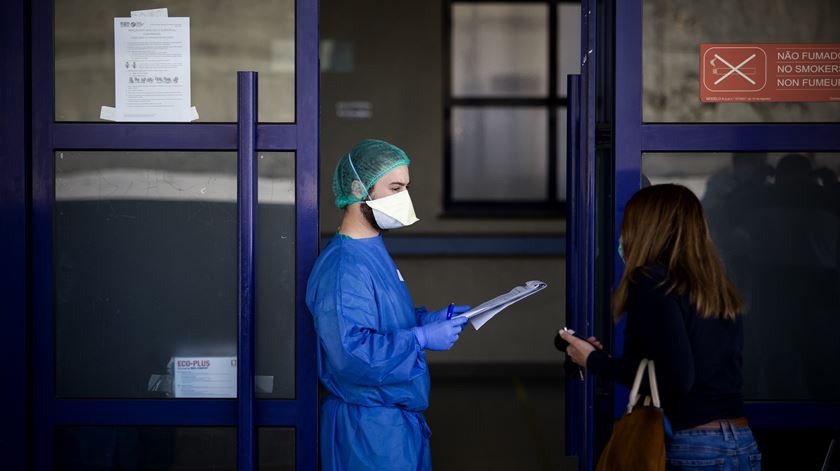 Zona de testes para a Covid-19, no Hospital Curry Cabral, em Lisboa. Foto: Joana Bourgard/RR. Foto: Joana Bourgard/RR