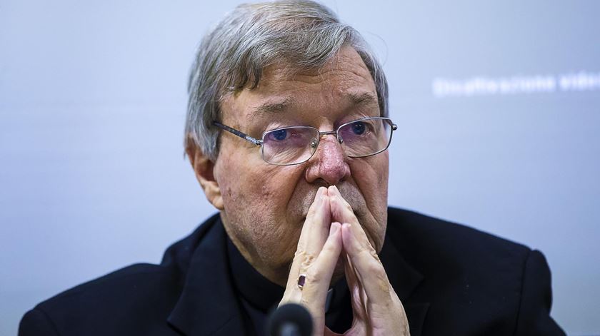 Cardeal George Pell vai mesmo a tribunal. Foto: Angelo Carconi/EPA
