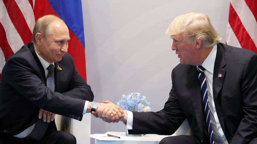 Sanções podem esfriar relação entre Putin e Trump. Foto: Michael Klimentyev/EPA