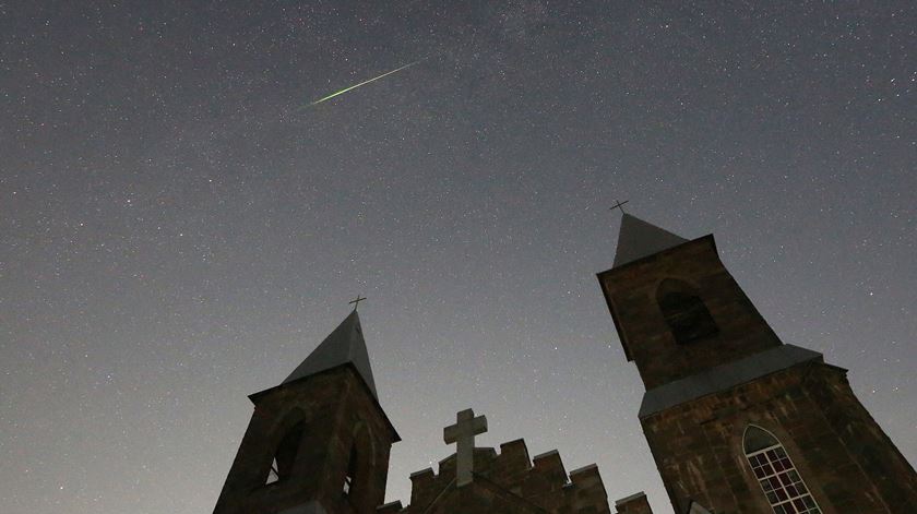 Chuva de meteoros das Perseidas em Rubezhevichi na Bielorrússia Foto: Tatyana Zenkovich/EPA