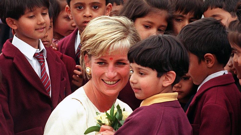 Diana numa visita ao tempo Hindu de Neasden, em Londres, 1997. Foto: Gerry Penny/EPA