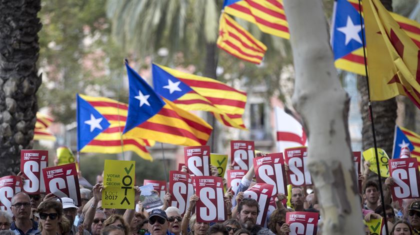 Tensões altas na Catalunha. Bispos pedem calma e paz. Foto: Marta Perez/EPA