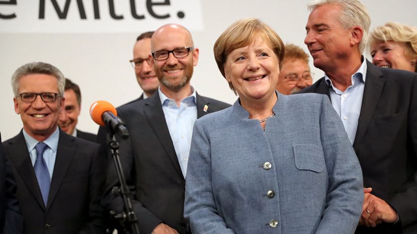 Angela Merkel ganha quarto mandato. Foto: Carsten Koall/EPA