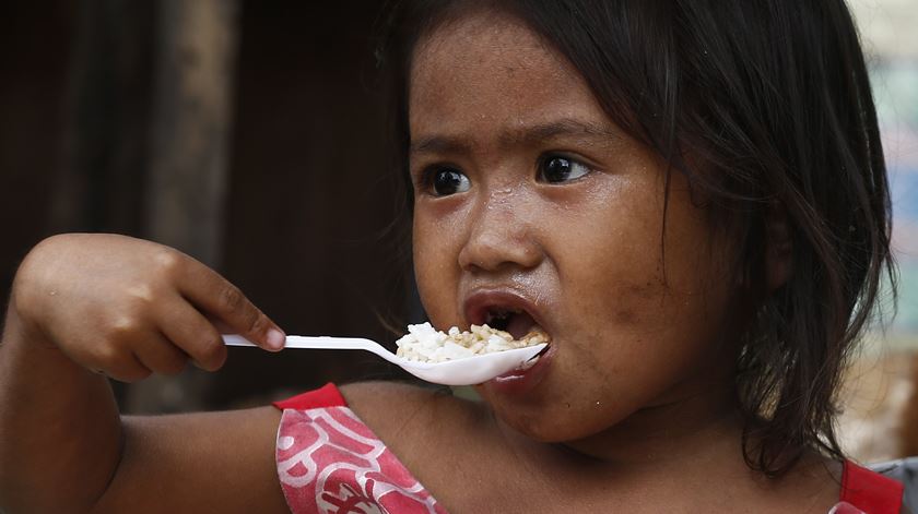 Há comida para todos, mas muitos ainda passam fome. Foto: Rolex dela Pena/EPA