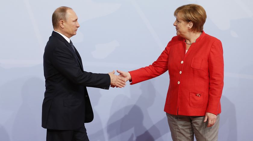 As recepções de Trump e Putin, por Angela Merkel, foram as mais fotografadas pelos fotojornalistas. Todos os momentos e detalhes foram registados. Foto: Friedemann Vogel/EPA