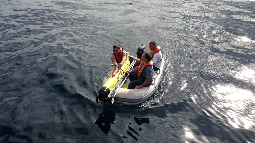 Um dos meios robóticos que fazem medições batimétricas do fundo do mar. Foto: Universidade do Algarve