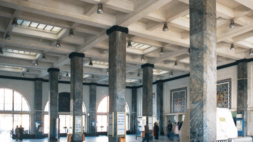 Vista interior da estação Sul e Sueste, anos 90. Foto: Associação  de Turismo de Lisboa