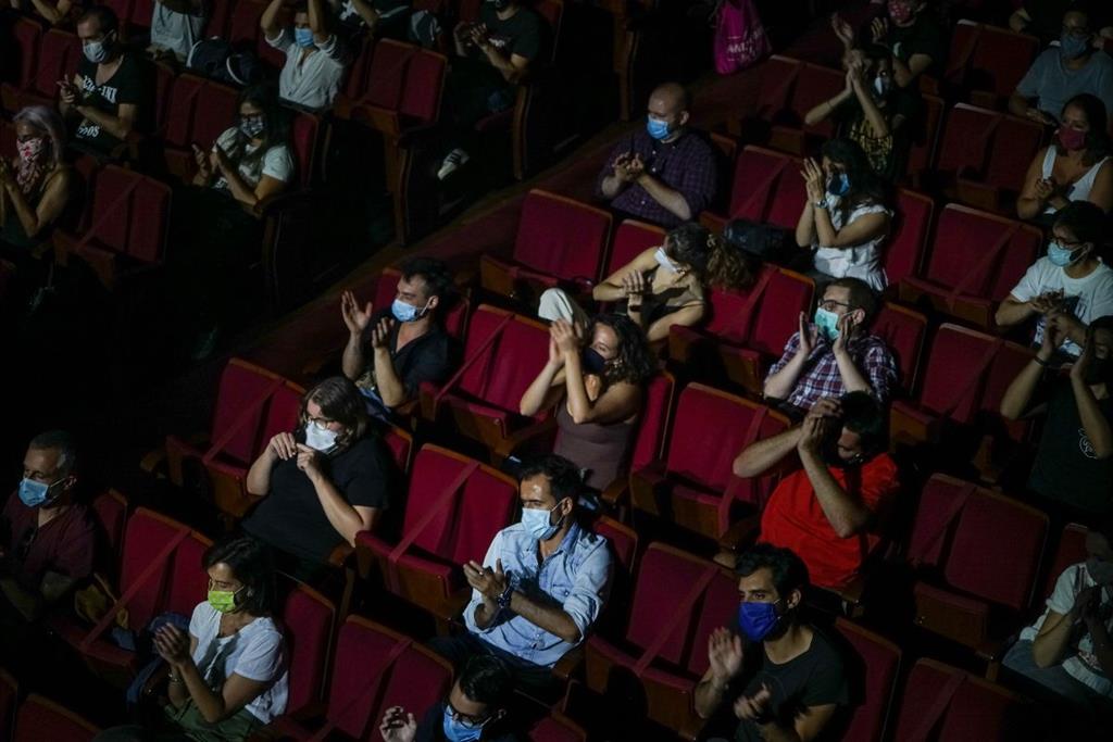 Público assiste a espetáculo. Foto: José Frade/EGEAC