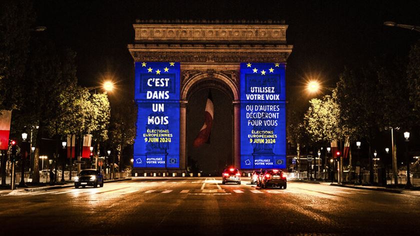 Dia da Europa. Monumentos europeus e nacionais iluminaram-se para apelar ao voto