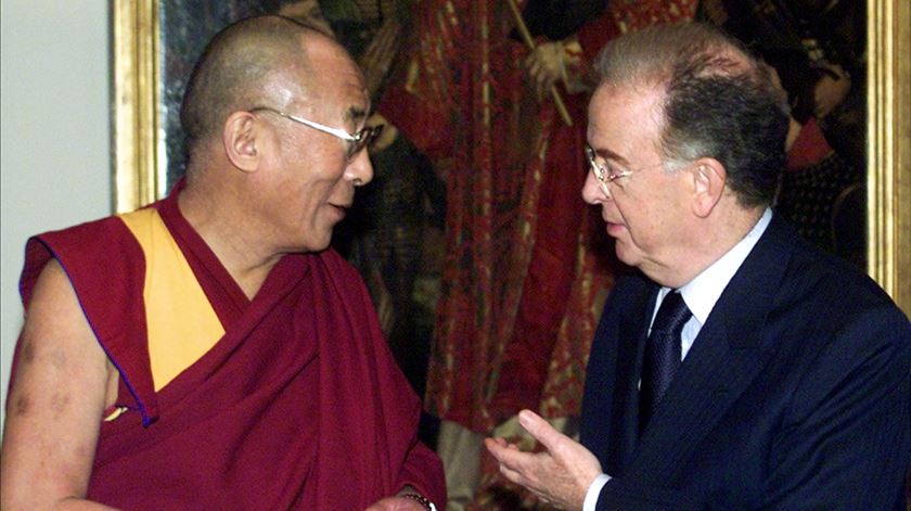 Dalai Lama visita Portugal e encontra-se com Sampaio durante uma visita ao Museu Nacional de Arte Antiga. Foto: Luis d