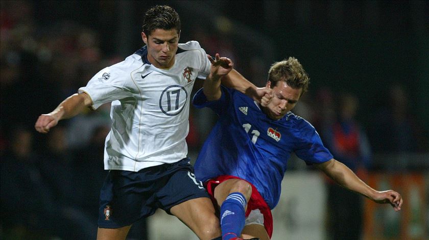 A primeira vez que Cristiano Ronaldo defrontou o Liechtenstein foi em 2004. Foto: Sebastian Derungs/Reuters