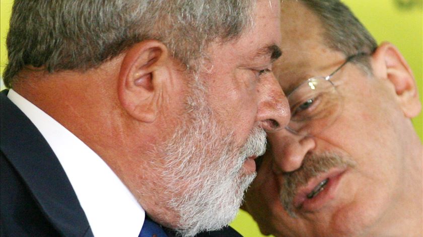 Para além de ter desempenhado vários cargos políticos, Tarso Genro foi também um dos principais conselheiros de Lula da Silva. Foto: Roberto Jayme/Reuters