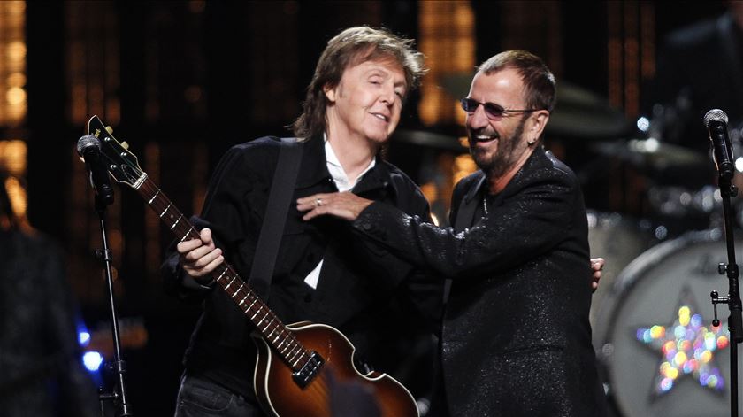 Paul McCartney e Ringo Star já colaboraram em vários projetos desde o fim dos Beatles. Foto: REUTERS / Aaron Josefczyk