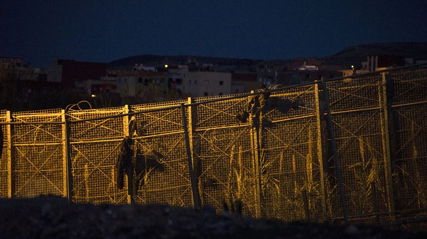 Cerca na fronteira entre Marrocos e Melilla, em Espanha. Foto: Jesus Blasco de Avellaneda/Reuters