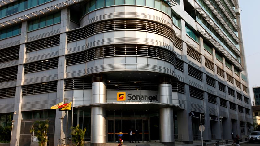 A empresa petrolífera estatal, a Sonagol foi considerada a "galinha dos ovos de ouro" por João Lourenço. Foto: Siphiwe Sibeko/Reuters