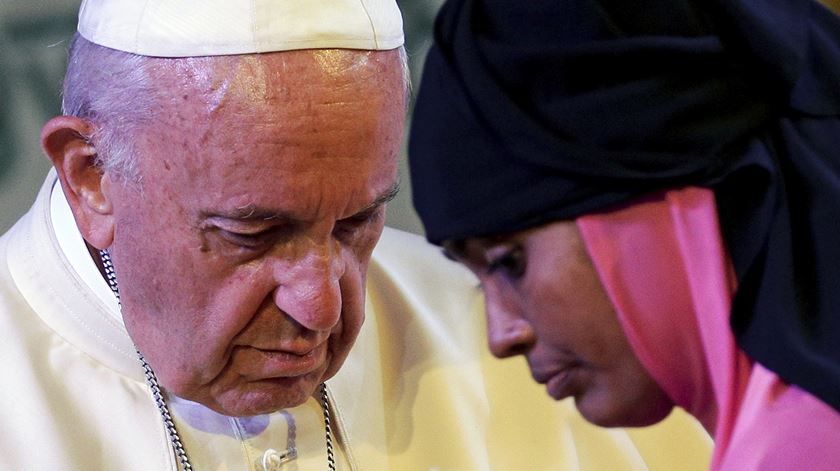 Papa Francisco, num encontro com refugiados Rohingya, em 2017. Foto: Max Rossi/Reuters
