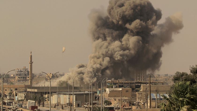 Batalha contra o autoproclamado Estado Islâmico em Raqqa, na Síria. Foto: Zohra Bensemra/Reuters