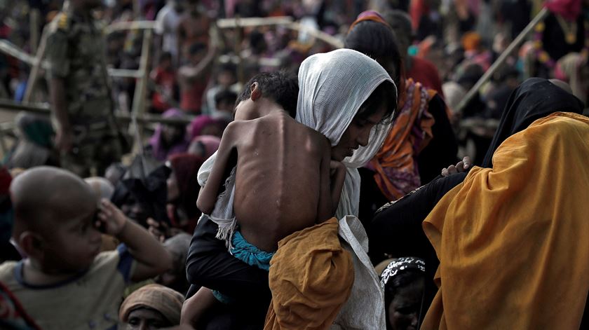 A ajuda humanitária tarda a chegar ao Bangladesh. Um dos países mais pobres e populosos do mundo tem uma fraca resposta para a chegada de milhares de refugiados. Foto: Cathal McNaughton/Reuters