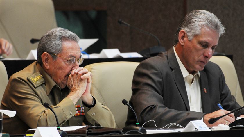 Raúl Castro sai do governo após dois mandatos conforme planeou e o atual primeiro vice-presidente Miguel Díaz-Canel deve suceder-lhe. pre. Foto: Omara García Mederos/ACN/ Reuters