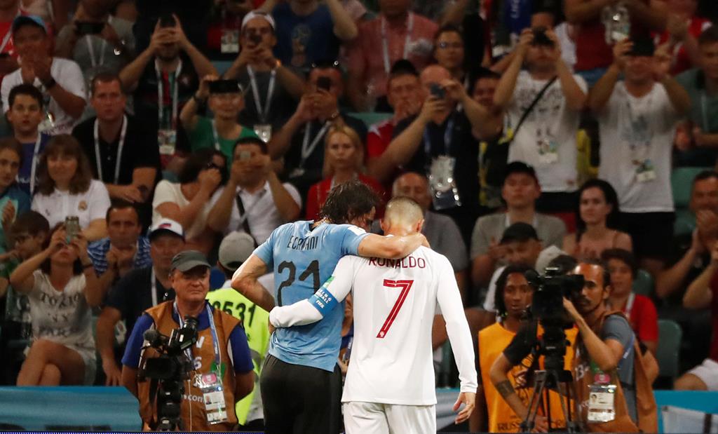 Edinson Cavani e Cristiano Ronaldo durante o Portugal-Uruguai, do Mundial 2018. Foto: Murad Sezer/Reuters