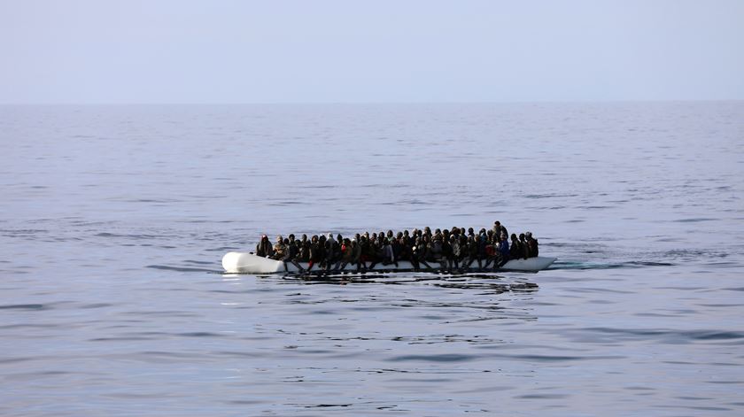 Migrantes no Mediterrâneo. Foto: Hani Amaral/Reuters