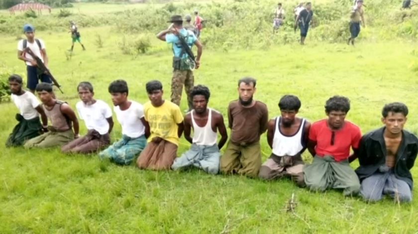 Imagens de execuções sumárias de membros da etnia rohingya em Inn Din, no estado de Rakhine, Myanmar. Foto: Reuters