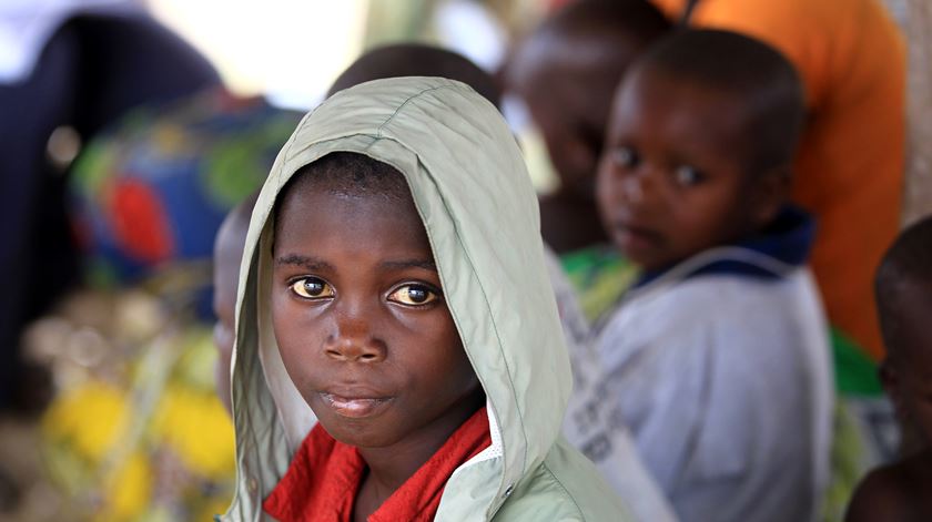 Várias famílias têm estado a fugir para o Uganda. Foto: James Akena/Reuters