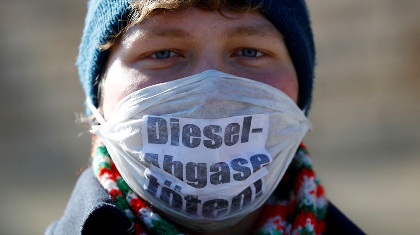 Um grupo de ambientalistas alemão colocou dezenas de cidades em tribunal para que combatam os níveis de poluição atmosférica. Foto: Fabrizio Bensch/Reuters