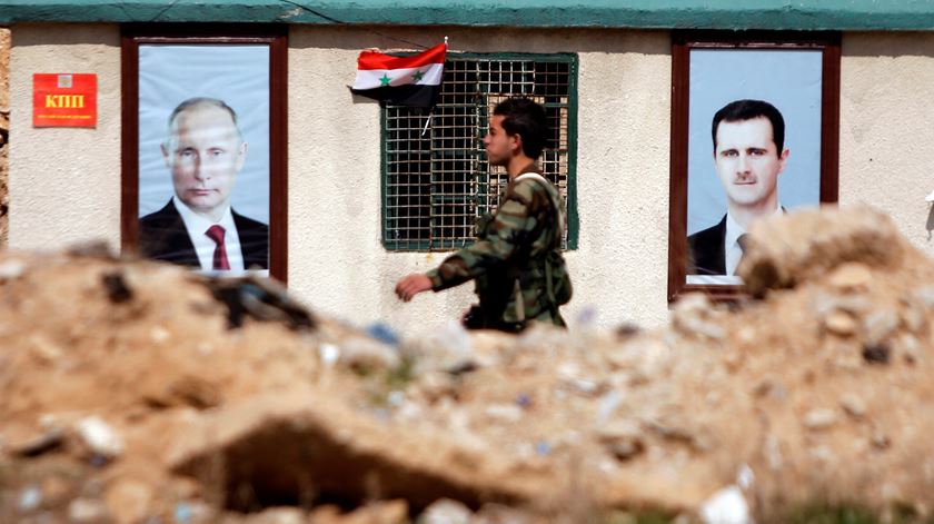 A aliança entre Putin e Assad continua a dar frutos na Síria. Foto: Omar Sanadiki/Reuters