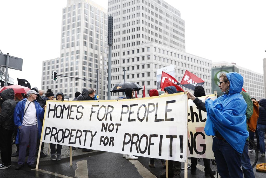Protesto contra rendas excessivas e gentrificação em Berlim, abril 2018. Foto: Axel Schmidt/Reuters