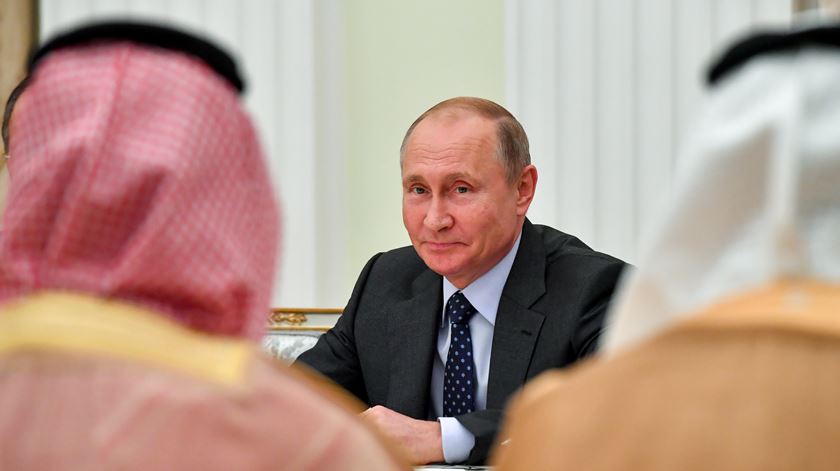 Putin e Mohammed bin Salman encontraram-se em junho de 2018. Foto: Yuri Kadobnov/Reuters