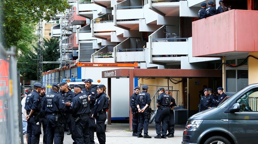 Polícia alemã faz buscas no apartamento de Sief Allah H. após a sua detenção em junho. Foto: Thilo Schmuelgen/Reuters