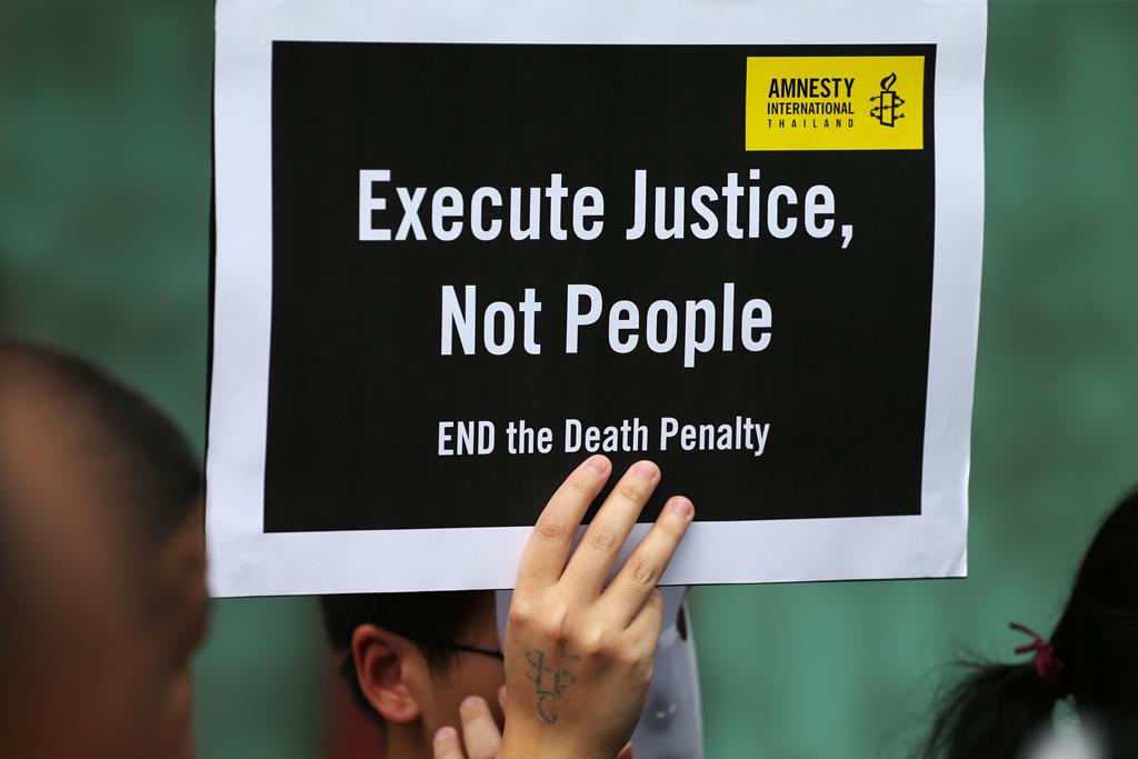 Manifestação contra a pena de morte. Foto: Athit Perawongmetha/Reuters