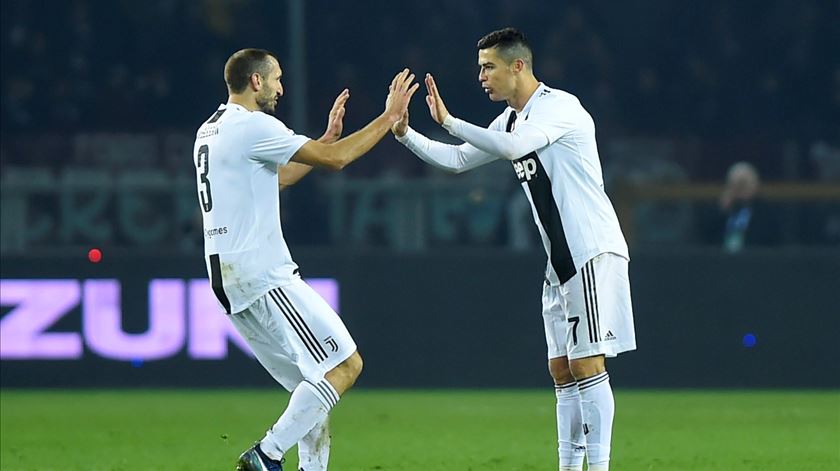 Agora, Chiellini e Ronaldo sonham juntos. Foto: Massimo Pinca/Reuters