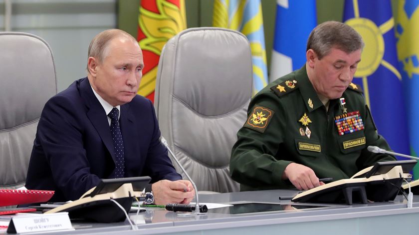 Putin assistiu ao teste com Valery Gerasimov, chefe de Estado-maior das Forças Armadas russas. Foto: Mikhail Klimentyev/Kremlin