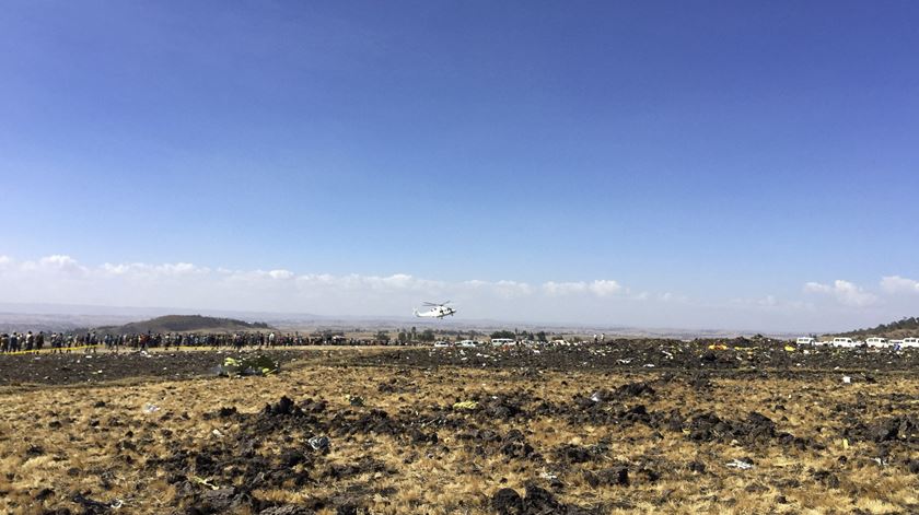 O acidente aconteceu a poucos quilómetros da capital da Etiópia e seguiam 149 passageiros e 8 elementos da tripulação.
