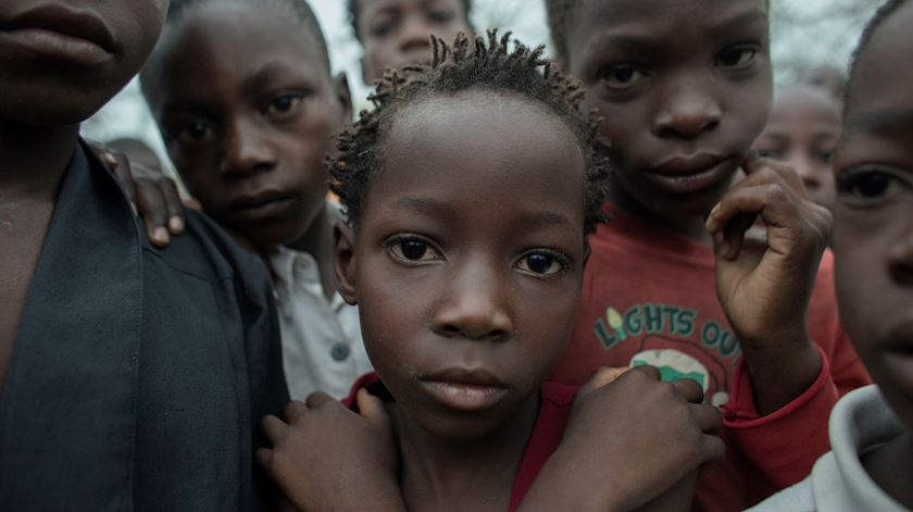 Crianças sobreviventes do ciclone Idai na Beira, em Moçambique. Foto: Josh Estey/Care International via Reuters