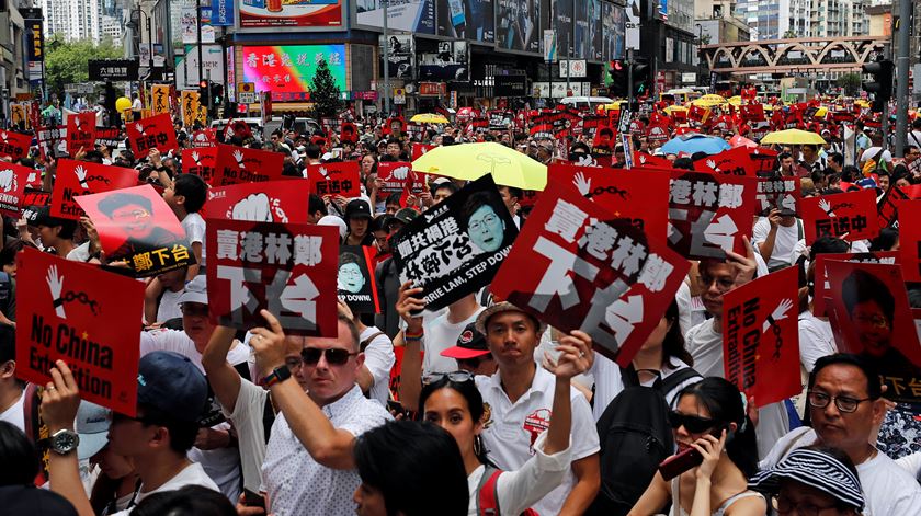 Centenas de milhares protestam em Hong Kong contra lei das extradições. Foto: Tyrone Siu/ Reuters