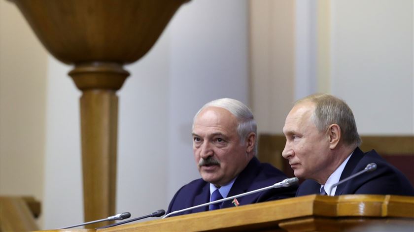 Vladimir Putin e Alexander Lukashenko. Foto: Sputnik/Mikhail Klimentyev/Kremlin
