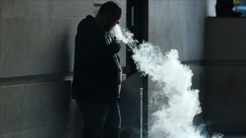 Pneumologistas alertam para casos de doença respiratória grave causada por cigarro eletrónico