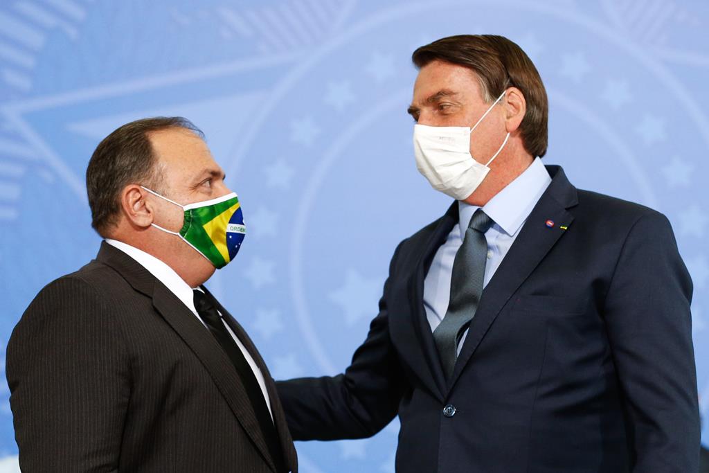Jair Bolsonaro e general Eduardo Pazuello, Brasil. Foto: Reuters