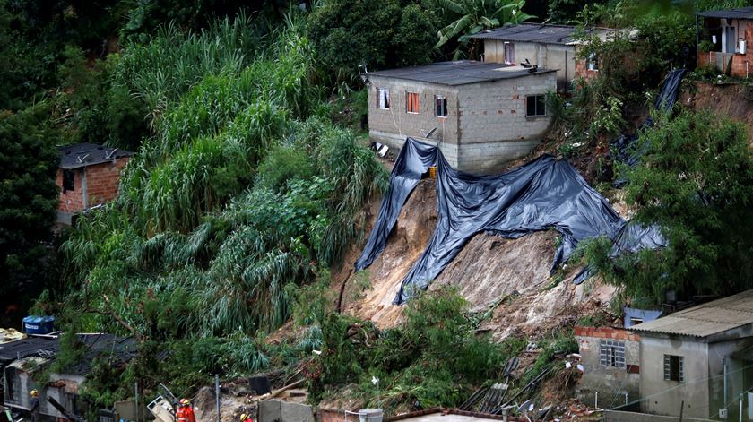 Deslizamento de terras em Vila Ideal, Belo Horizonte. Foto: Cristiane Mattos/Reuters