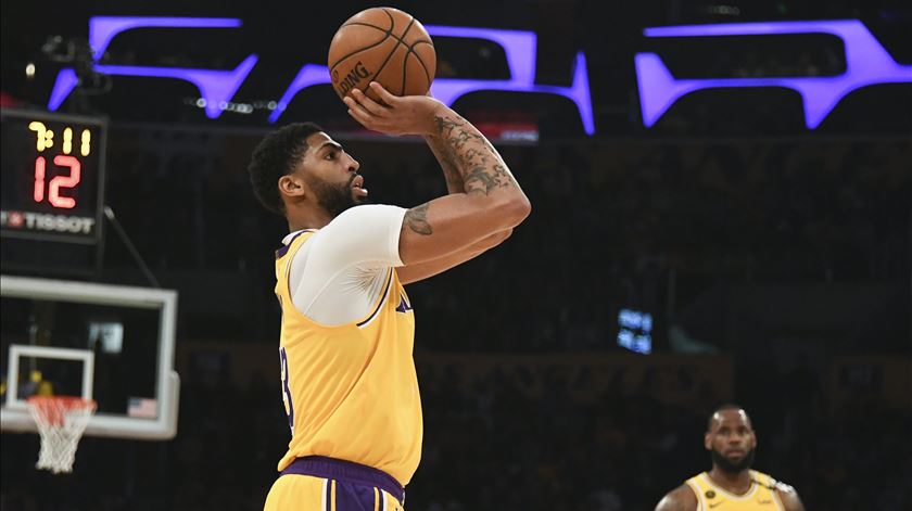 Anthony Davis marcou o cesto decisivo no segundo jogo entre Lakers e Nuggets Foto: USA Today Sports/Reuters