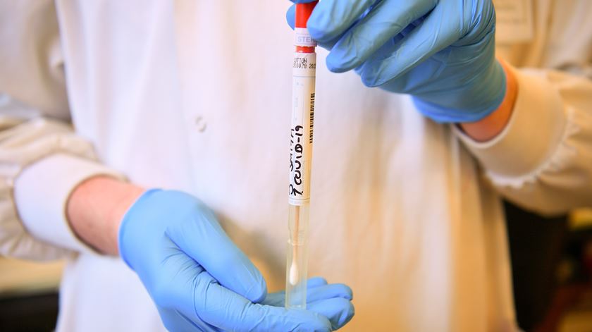 Portugal vai participar nos ensaios clínicos de vacinas contra a covid-19. Foto: Reuters