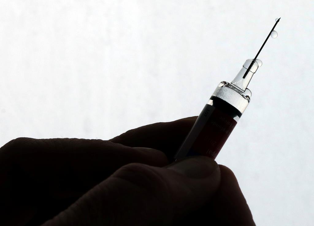 Grande parte das vacinas contra a gripe chegam hoje às farmácias. Foto: Eric Gaillard/Reuters