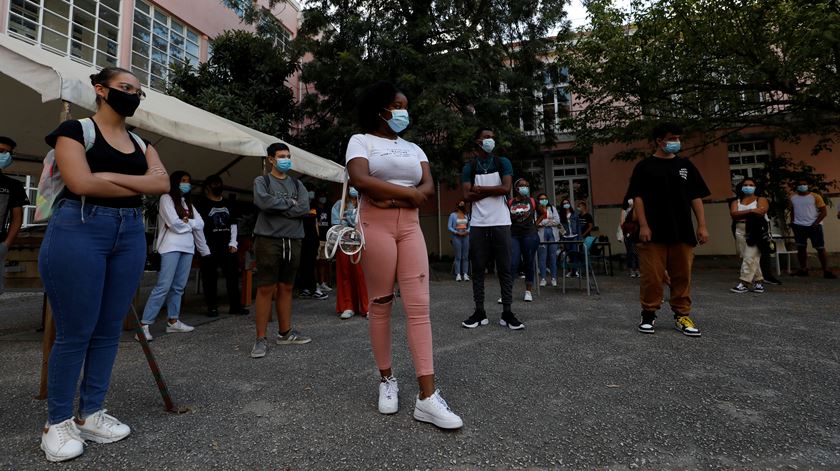 Regresso às aulas em pandemia no liceu Maria Amália, em Lisboa. Foto: Rafael Marchante/Reuters