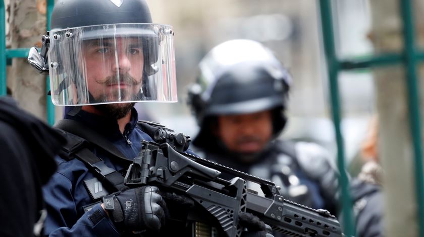 Pelo menos, três pessoas ficaram feridas depois de um ataque com uma arma branca junto às antigas intalações do "Charlie Hebdo". Foto: Reuters