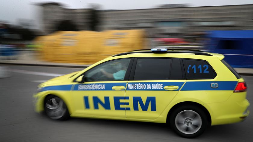 Bancada que caiu em Lisboa foi vistoriada, Universidade promete investigar acidente