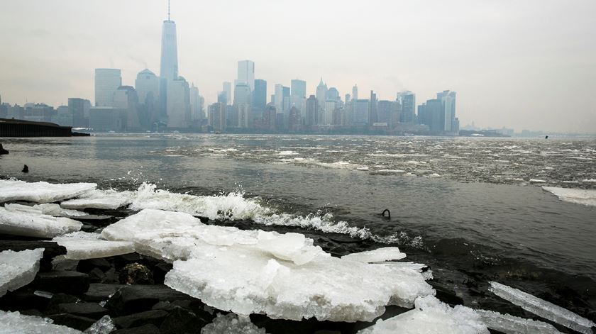 Imagem das consequências das alterações climáticas e poluição em Nova Iorque. Foto: Reuters