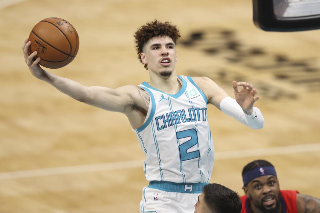 De olho em prêmio e playoffs, LaMelo Ball volta às quadras neste sábado